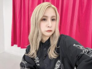 Yuri Yoshida Instagram - blonde long💁‍♀️
⁡
金髪にする前くらい長くなったね〜
果たして金髪じゃない吉田を認識してくださってた人がどれだけいるのか、、、、
⁡
#ブリーチ #ハイトーンロング #bleachcolor #ホワイトベージュ #ブリーチカラー