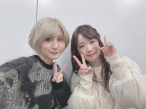 Yuri Yoshida Instagram - き、緊張してたけど、楽しかった〜😭💕！
⁡
直田せんせいのイベントに
ゲストでお邪魔させていただきました…！
⁡
すごく暖かなお客さんばっかりで
のびのびのびおしゃべりさせていただきました！
るーむめいとの皆様、
本当にありがとうございました😫🫶嫌われてないといいなぁ〜
⁡
直田せんせい面白くて可愛い人だなぁ〜
素敵なイベントにお邪魔できて幸せでした！
⁡
密偵の皆様もありがとう😎
皆さんの笑顔ですごく落ち着きましたよ…！
⁡
⁡いつか#がばチャン にもほんと来てほしい〜〜
⁡
ご飯の約束をしましたゆえ、、、(ビジネス行きましょうじゃないといいなぁ〜)
⁡
#直田姫奈 さん #直田せんせい #ひなまるーむ
#吉田有里