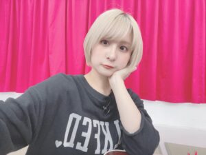 Yuri Yoshida Instagram - マッシュショート
だいぶ馴染んできた？
#金髪 #ブリーチカラー #shorthair