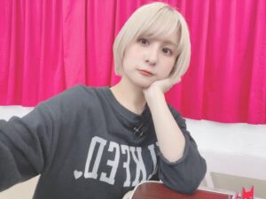 Yuri Yoshida Instagram - マッシュショート
だいぶ馴染んできた？
#金髪 #ブリーチカラー #shorthair