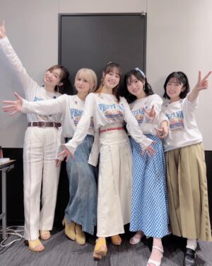 Yuri Yoshida Instagram - ハロハピ🎪🐻初の単独イベント
「ハッピー！ラッキー！スマイル！フェスティバル！」
6人で初めてのステージ、バンド活動！
⁡
ご来場くださった皆様、本当に本当にありがとうございました、、！！！
楽しくて、あっという間だったよ。
⁡
ハロハピを心待ちにしてくれて、
こうして会いにきてくれて
本当にありがとうございます

きっとまた 世界を笑顔にするバンド活動を 
みなさんの前で、ステージで、そして、
6人全員で出来ると信じて、、！
⁡
たくさんの笑顔をありがとう！！！！！！！
⁡
HLSY💜🧡💛🩷💙🩵

#ハロハピ #ハピラキフェス #バンドリ #ガルパ
#伊藤美来 ちゃん #黒沢ともよ ちゃん #豊田萌絵 ちゃん #田所あずさ ちゃん