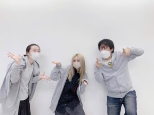 Yuri Yoshida Instagram - 本日更新の#グレパラジオp にお邪魔させていただきました！
⁡
鷲崎さんと藤田さんと
いっぱいお話しさせていただきました🫶
⁡
めちゃくちゃ緊張していましたし、
自分のことについてお話しするの
恥ずかしくて下手っぴなのですが
お二人の巧みすぎるすばらし話術で
吉田アクセルベタ踏みでした ひいひい😂

配信ページはこちら！
https://onsen.ag/program/gurepap

⁡
是非聴いてください🫰💕
⁡
#グレパラジオ #鷲崎健 さん #藤田茜 さん