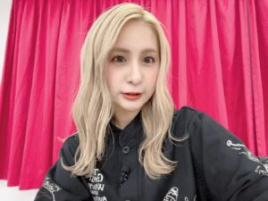 Yuri Yoshida Instagram - blonde long💁‍♀️
⁡
金髪にする前くらい長くなったね〜
果たして金髪じゃない吉田を認識してくださってた人がどれだけいるのか、、、、
⁡
#ブリーチ #ハイトーンロング #bleachcolor #ホワイトベージュ #ブリーチカラー
