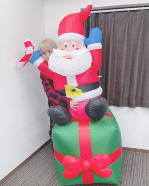 Yuri Yoshida Instagram - Merry Christmas🎄🎅🎁
ふかふかのサンタ🎈

グッと冷えるし、皆さん体に気をつけて…❄️
#merrychristmas #クリスマス