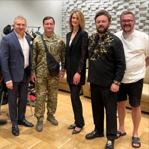 Yurii Horbunov Instagram - Вчора,у Києві,на Благодійному аукціоні , збирали на дрони для 
43 ОБРМ,
та на автівки і бойові дрони для ГУР МО України!!

Зібрана сумма 42 200 $!!

Низький уклін,тим гостям,які за свої кровні,купили наші лоти і наблизили Перемогу!!
Дякуємо речнику ГУР МО України Андрію Юсову за важливі натхненні слова,сказані гостям концерту-аукціону!!

Працюємо далі!! 
Не зупиняємось!!
Слава Україні!!