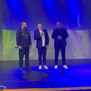 Yurii Horbunov Instagram - Львів! Неймовірно!

Ціль яка стояла перед нами була на перший погляд не реальною!
Зібрати 8 млн.грн.на дрони для 125 бригади ТРО ЗСУ! 

Але,завдяки щедрості наших гостей,план перевиконано! 

Ми зібрали 12 млн.450 тис.грн!!

Дронів буде куплено багато!!

Низький уклін вам,щедрі українці!!
Низький уклін вам,Артур Іванович,наш бойовий генерал!!
Дякую вам ,мої друзі @dzidzio  і
@ponomaryovoleksandr 
Дякуємо нашим організаторам!! @rostyk_tistyk  @vpo.ua 

Слава Україні!!
