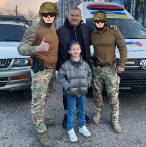 Yurii Horbunov Instagram - Разом з Іваном мали честь, передати автівки для ГУР МО України, Головного Управління розвідки та 36 бригади морпіхів! 🇺🇦 
 
Вже вкотре, разом з ГО «ВПО України», ми з друзями та партнерами об’єднуємо зусилля, щоб підтримати наших Захисників. І кожного разу відчуваємо гордість та вдячність за їхню мужність і самовідданість. 
 
Віримо, що ці автівки допоможуть нашим воїнам наблизити Перемогу! ✊ 
 
Дякуємо Максиму Ткаченко та @vpo.ua за організацію наших аукціонів, @dzidzio і @ponomaryovoleksandr за натхнення в участь у цих важливих проєктах!
Слава Силам Оборони України!!