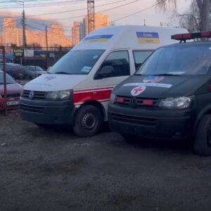 Yurii Horbunov Instagram - Разом з Іваном мали честь, передати автівки для ГУР МО України, Головного Управління розвідки та 36 бригади морпіхів! 🇺🇦 
 
Вже вкотре, разом з ГО «ВПО України», ми з друзями та партнерами об’єднуємо зусилля, щоб підтримати наших Захисників. І кожного разу відчуваємо гордість та вдячність за їхню мужність і самовідданість. 
 
Віримо, що ці автівки допоможуть нашим воїнам наблизити Перемогу! ✊ 
 
Дякуємо Максиму Ткаченко та @vpo.ua за організацію наших аукціонів, @dzidzio і @ponomaryovoleksandr за натхнення в участь у цих важливих проєктах!
Слава Силам Оборони України!!