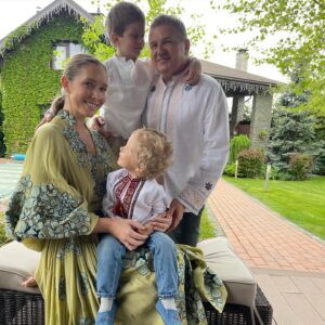 Yurii Horbunov Instagram - Христос Воскрес!! 
Божого всім Благословення і Перемоги нашій Україні!