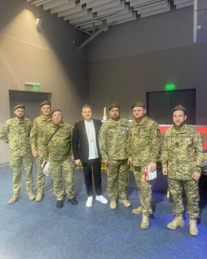 Yurii Horbunov Instagram - Львів! Неймовірно!

Ціль яка стояла перед нами була на перший погляд не реальною!
Зібрати 8 млн.грн.на дрони для 125 бригади ТРО ЗСУ! 

Але,завдяки щедрості наших гостей,план перевиконано! 

Ми зібрали 12 млн.450 тис.грн!!

Дронів буде куплено багато!!

Низький уклін вам,щедрі українці!!
Низький уклін вам,Артур Іванович,наш бойовий генерал!!
Дякую вам ,мої друзі @dzidzio  і
@ponomaryovoleksandr 
Дякуємо нашим організаторам!! @rostyk_tistyk  @vpo.ua 

Слава Україні!!