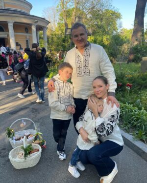 Yurii Horbunov Instagram - Христос Воскрес!!
З Великодніми святами!!
Смачної всім паски!!
Перемоги всім на і Божого Благословення!!