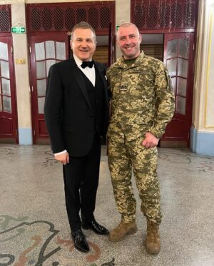 Yurii Horbunov Instagram - 3ібрали 3 млн. 355 000 тисяч гривень на Сили Оборони України!!

У Національному театр імені Ольги Кобилянської в Чернівцях провели благодійний вечір!!Вдалося зібрати значну суму для 82 ОДШбр. 

Сцена, що пам’ятає легендарних українських акторів знову ожила, та на цей раз для єднання народу та підтримки українських Захисників. 
 
Ця подія стала чудовим прикладом того, як мистецтво,не лише зберігає наш культурний код, але й стає інструментом реальної матеріальної допомоги тим, хто боронить землю і  свободу України!!

 Дякуємо неймовірній @jamalajaaa  за фантастичний концерт!!

Дякуємо всім, хто долучився до цього заходу! 
 
Разом до перемоги! ✊