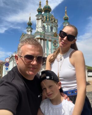 Yurii Horbunov Instagram - Як тебе не любити,Києве мій!!
Моя столиця! З Днем народження!!
Місто,в яке я приїхав вчитися в Театральний інститут,і яке одразу стало рідним,своїм!
Тут народилися мої діти, моя родина,в якій жартують-Юра,ти в нас єдиний «понаїхали»!!
Люблю тебе,моя Столиця!!
Перемоги  нам!!!