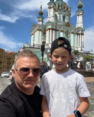 Yurii Horbunov Instagram - Як тебе не любити,Києве мій!!
Моя столиця! З Днем народження!!
Місто,в яке я приїхав вчитися в Театральний інститут,і яке одразу стало рідним,своїм!
Тут народилися мої діти, моя родина,в якій жартують-Юра,ти в нас єдиний «понаїхали»!!
Люблю тебе,моя Столиця!!
Перемоги  нам!!!
