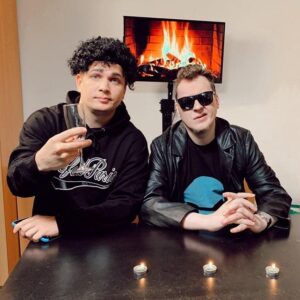 Yuriy Khovanskiy Instagram - Сидим, пердим