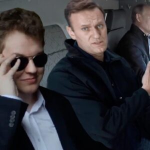 Yuriy Khovanskiy Instagram - Навальный удалил меня с оригинального видео при помощи программы "Адобе Фотошоп". Я буду жаловаться!