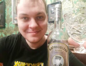 Yuriy Khovanskiy Instagram - Сегодня свой день рождения отмечает Владимир Вольфович Жириновский. Хорошо, что приберег остатки фирменной водки,чтобы тяпнуть рюмашку за его здоровье! Присоединяйтесь к поздравлениям.