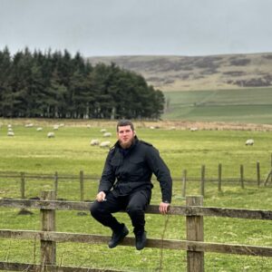 Yusuf Raisov Instagram - На ранчо 🚜 #Scotland
