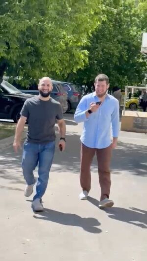 Yusuf Raisov Instagram - Одна из причин достижения успеха - это советоваться с личностями добившимися максимума в своем деле.
А кто как ни олимпийский чемпион является успешным! @albiev_95 
 🎥 @maratbamutskiy Тебе отдельно БаракаЛЛАХ1.))