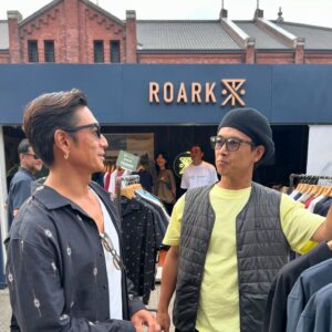 Yûsuke Iseya Instagram - #greenroomfestival @ #ロアークリバイバル #tymer ブースにて！
短い滞在だったけど、沢山の人に会いました〜♪
僕がデザインした婚約ペンダントをオーダーしてくれたマユちゃんとも会った❣️
スノーボーダーのはるなちゃんが居て、
奄美でかサーフガイドしてくれた緑さんにも！
そしてWHRの横井さんまで！
みんな元気だ🤩