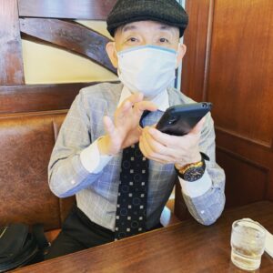 Yusuke Nishizawa Instagram - 岸です。この前なんや胃が痛なっててん、そしたらよしお師匠が胃薬くれてん。飲んだらすぐ治ったよ。よしお師匠ありがとうやで。
#胃薬
#怖い名前
#字体が怖い
#でもよく効く
#よしお師匠
#岸大介
#太秦の空き時間
#何してますのん