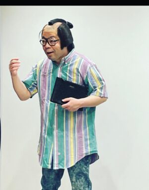 Yusuke Nishizawa Instagram - 岸です。先日の初ラーメン二郎。
#パンチ力
#すごいやん
#注文の時ドキドキ
#ニンニク
#野菜
#あぶら
#バイクも
#岸大介
#太秦の空き時間
#何してますのん
