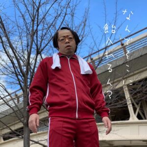Yusuke Nishizawa Instagram - 岸です。ちょっと前の営業先の弁当やねんけど、開けたら飴入っててん。なんでそんなとこに飴入れとくん？なぁ、なんで？
えーか、僕は飴食べへんよ。

#ここにのど飴一番いらん
#食べるタイミングもわからん
#あと弁当若いよ
#岸はもっと落ち着いた弁当がいいよ
#助六でええんよ
#岸大介
#太秦の空き時間
#何してますのん