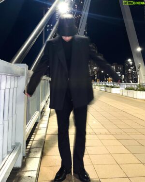 Yusuke Sato Instagram - ふたご座流星群みれたかな？

#珍しく服みせちゃお