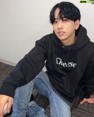 Yusuke Sato Instagram - Black✨✨

あまり違和感なく
黒髪に戻せたかな？

どっちが好き？🤔

cut&color
@log_kenjikarasawa