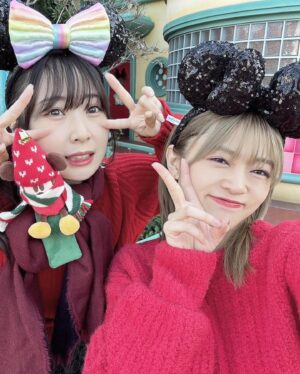 Yuuki Wakai Instagram - ディズニークリスマス🎄‎🤍
⁡
⁡
やっと！！40周年いけてハモカラ観れた！！
クラビもいい席で見れて！！幸せ！！
⁡
だいたいディズニー行く時は @akane_o8o 
⁡
いつもありがとう‎🤍
⁡
みんなも素敵なクリスマスイブを🎄
⁡
#ディズニークリスマス
#ディズニーランド
#merrychristmas