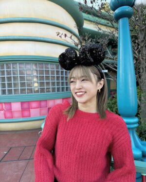 Yuuki Wakai Instagram - 2023年の仕事納めてきましたっ！！
⁡
今年も色んなことをやらせていただけて
感謝感謝の1年でした！！！
⁡
来年はもっといい年にしたい！！！
しなきゃね🫶
⁡
みなさんありがとうございました‎🤍
⁡
⁡
ついでにディズニーコーデ載せときます‎🤍
⁡
top #freesmart 
bottom #uniqlo 
shoes #converse #chucktaylor 

#ディズニーコーデ #ミッキーコーデ #低身長コーデ