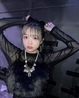 Yuuki Wakai Instagram - #友希SSツアー 初日大阪ありがとっ！！❤️🖤

あまりにも楽しかった！！！！
最高なバンドメンバーと最高なファンと最高なライブでした🔥
明日は名古屋！！YOLOしく！！！！🔥

ライブ映像ちょいとのせるねっ
明日はもっと元気なステップ期待してる😉
この他も沢山汗かくので身体動かす準備しといてちょーよ！

#ライブ #ライブハウス #たのしー