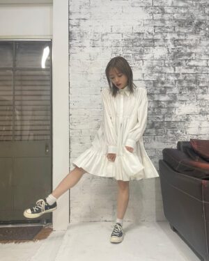 Yuuki Wakai Instagram - 私服☺︎♡

ボリューミーで可愛い🫶
⁡
@litzy__official 

 #ootd #ワンピースコーデ #シャツワンピ #低身長コーデ