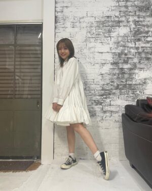 Yuuki Wakai Instagram - 私服☺︎♡

ボリューミーで可愛い🫶
⁡
@litzy__official 

 #ootd #ワンピースコーデ #シャツワンピ #低身長コーデ
