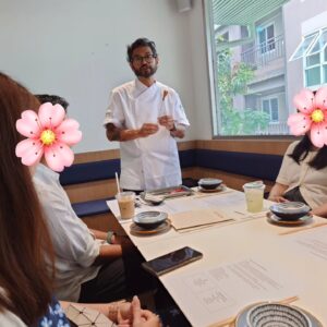 Yuwanat Arayanimisakul Instagram - เพิ่งค้นพบตัวเองว่า นอกจากชอบกิน แล้วยังชอบตกแต่งอาหารค่ะ☺️
ได้ไปร่วม plating workshop กับ เชฟ Dave Potes

สนุกมากเลยค่ะ

อาหารอร่อย ตกแต่งสนุกงะ😍

แนวโมเดิร์น ไม่ใช่แนวญี่ปุ่นดั้งเดิม
🌸💮🌸
ได้เรียนรู้ว่า ทุกอย่างไม่มีอะไรที่ตรงเป๊ะ
.
อย่าเข้มงวดกับอะไรมาก ปล่อยใจให้สบาย ได้คิดสร้างสรรค์บ้าง
บางทีเรากดดันตัวเองเกินไป ตึงเกินไป ไม่ทำให้อะไรดี
.
.
ที่สำคัญ สุขภาพกาย และใจสำคัญมากๆ
ถ้าไม่มี เราก็ทำอะไรในชีวิตได้ไม่ดีเท่าที่ควรค่ะ

📍ขอบคุณกิจกรรมสนุกๆ จาก ร้าน @okonomiofficial
💮🌸💮
#okonomiที่ไม่มีokonomiyakiขายนะคะ
เคยคิดผิดเหมือนกัน😚🤣🤣🤣
.
.
.
#platingworkshop #nartsquote
#okonomirestaurant