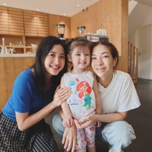 Yuwanat Arayanimisakul Instagram - วันนี้หนีลูกกะสามีมาเที่ยว สนุกมากเลย😁
1💘 ได้เจอพี่รหัส คนสวย หน้าเด็กกก เหมือนสตาฟไว้ตั้งแต่มหาลัย
และ โดนน้องเลอา ตกเข้าอย่างจัง 😘🧚 @pang_ornjira

น้องน่าร้ากกกมากกเหมือนตุ๊กตาเลย😍
น้าหยุดแอบมองไม่ได้เลยค่ะ

2💘 มาเรียน Plating กับ executive chef, David Potes
สนุกค่า ได้ความรู้ ได้ทำอะไรแปลกๆ
เรียนการตกแต่งอาหารสไตล์ญี่ปุ่นโมเดิร์น
อร่อยทุกเมนูจริง ไอศกรีมhojicha 

3💘 ได้มานั่งชิลล์
กินชาร้อน Sencha คู่กับ Banana cake with miso sauce
ขนมอร่อยมากก นุ่มละมุน หวานน้อย
เข้ามากกับซอสมิโซะ หวานๆ เค็มๆ

ขอบคุณกิจกรรมดีๆ จาก
📍 ร้าน @okonomiofficial นะคะ🧡
.
.
.
.
#narteats #นาฏชวนชิม
#okonomi #japanesefood #japaneserestau
#japaneselover #foodparadise
#foodblogger  #foodguru