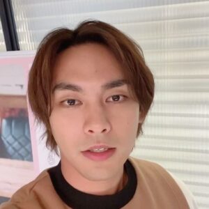 Yuya Yagira Instagram - .
.
『やぎら本』発売日をついに迎えることができました👏👏👏

発売日をファンの方々と過ごせたこと、一緒に祝えたことをとても嬉しく思います🌈

いつも本当にありがとうございます❗️

今日は参加できなかった方も
また皆さんとお会いできるような機会をひっそりと考えているので、その日まで元気で過ごしましょうね✊✨

合言葉は『Ti Amo』だよ〜😘

#やぎら本
#tiamo
#柳楽優弥
#yuyayagira