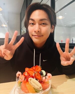 Yuya Yagira Instagram - .
.
やぎらさん
33歳の誕生日おめでとうございます🎂🎈

#happybirthday