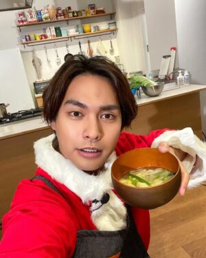 Yuya Yagira Instagram - ★
.
.
『いちごいちえ』ご視聴頂きありがとうございました‼️

すごく楽しい時間を一緒に過ごせたことが何よりも嬉しいです🎅🎄

今年もあと少し...
一緒にたくさん笑って免疫アップしましょう‼️

今回のイベントは27日12:00までアーカイブ配信されております！
リアルタイムで視聴できなかった方も是非ご覧ください🥳

ファンクラブも発足しました❗️
これから楽しみなことがいっぱいです✊

#いちごいちえ
#お味噌汁
#サンタさん
#柳楽優弥
#yuyayagira