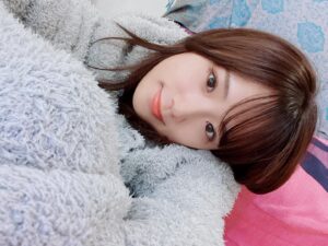 Yuzuki Akiyama Instagram - 今回の作品で
大人メイクして頂いてるので
みなれない大人な顔に
嬉しくて落としたくない人🙋‍♀️

自分じゃできないメイクしてもらえると
わくわくして嬉しい☺️

#おじさんとゆずき
アップされたよ〜〜
みてね❣️ #TikTok
#ティックトッカー
#メイク