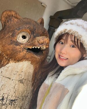 Yuzuki Akiyama Instagram - .
.
ようやく初詣へ‎⛩

たぬきちがいたので
たぬきちと写真撮ってもらいました📸

神田明神のおみくじは吉！！

実は昨日別の神社にも参拝いってて
今年もうおみくじ3回も引きました！

中吉、大吉、吉！

昨日の一人旅記録はまた更新します✨

#おみくじ #初詣 #たぬきち #たぬき