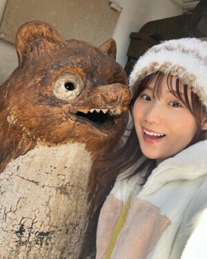 Yuzuki Akiyama Instagram - .
.
ようやく初詣へ‎⛩

たぬきちがいたので
たぬきちと写真撮ってもらいました📸

神田明神のおみくじは吉！！

実は昨日別の神社にも参拝いってて
今年もうおみくじ3回も引きました！

中吉、大吉、吉！

昨日の一人旅記録はまた更新します✨

#おみくじ #初詣 #たぬきち #たぬき