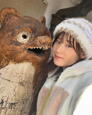 Yuzuki Akiyama Instagram - .
.
ようやく初詣へ‎⛩

たぬきちがいたので
たぬきちと写真撮ってもらいました📸

神田明神のおみくじは吉！！

実は昨日別の神社にも参拝いってて
今年もうおみくじ3回も引きました！

中吉、大吉、吉！

昨日の一人旅記録はまた更新します✨

#おみくじ #初詣 #たぬきち #たぬき