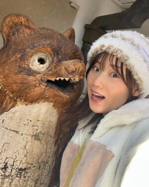 Yuzuki Akiyama Instagram - .
.
ようやく初詣へ‎⛩

たぬきちがいたので
たぬきちと写真撮ってもらいました📸

神田明神のおみくじは吉！！

実は昨日別の神社にも参拝いってて
今年もうおみくじ3回も引きました！

中吉、大吉、吉！

昨日の一人旅記録はまた更新します✨

#おみくじ #初詣 #たぬきち #たぬき