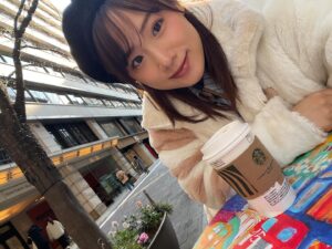 Yuzuki Akiyama Instagram - .
.
スタバでいつも同じものを頼んでしまう。
他のもの頼む勇気は
いつ湧いてくるのかな🤔

いろんなカメラアプリあるけど
iPhoneのカメラが1番綺麗に撮れるね📸

#スタバ #Starbucks #ホワイトモカ #アーモンドミルク
