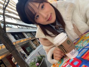 Yuzuki Akiyama Instagram - .
.
スタバでいつも同じものを頼んでしまう。
他のもの頼む勇気は
いつ湧いてくるのかな🤔

いろんなカメラアプリあるけど
iPhoneのカメラが1番綺麗に撮れるね📸

#スタバ #Starbucks #ホワイトモカ #アーモンドミルク