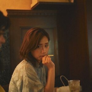 Yuzuki Akiyama Instagram - .
.
Hello☺︎‎

心がザワザワしてます！

心のザワザワは
なかなか出会えない出来事だし、
人間活動中なので心模様をメモしておきます✍️

吸ったことのないタバコでも
吸ってみようかなと思うくらい！

でもこの写真は、よく見ると
チータラです💁‍♀️

私は強くなりたいとずっと思っていたのですが
強くなるって鈍くなる事で
自分の痛みに鈍くなると
人の痛みにも鈍くなると聞いて
それなら
ずっとずっと弱いままでいいと
思えるようになってきました！

色々考えて、発言して、行動して、
傷ついて、助けてもらって
また考えて。

心の成長期！

とりあえず、目の前の事を一生懸命取り組みながら
過ごしてみます！

明日、舞台見に来てくださる皆様、
楽しんでいただけるように
全力で頑張ります☺️

またね✨️

#日記