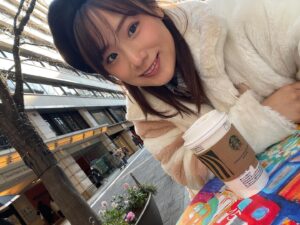 Yuzuki Akiyama Instagram - .
.
スタバでいつも同じものを頼んでしまう。
他のもの頼む勇気は
いつ湧いてくるのかな🤔

いろんなカメラアプリあるけど
iPhoneのカメラが1番綺麗に撮れるね📸

#スタバ #Starbucks #ホワイトモカ #アーモンドミルク