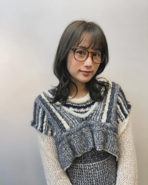 Yuzuki Akiyama Instagram - .
.
朝起きると目が痒くて鼻がムズムズします！
春がやってきてますね🤧

髪の毛をオリーブブラウンに
してもらってきました☺️

るんるんっ☺️☺️☺️

#オリーブブラウン
#ニューヘアー
#オリーブカラー
#オリーブ