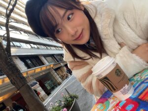 Yuzuki Akiyama Instagram - .
.
スタバでいつも同じものを頼んでしまう。
他のもの頼む勇気は
いつ湧いてくるのかな🤔

いろんなカメラアプリあるけど
iPhoneのカメラが1番綺麗に撮れるね📸

#スタバ #Starbucks #ホワイトモカ #アーモンドミルク